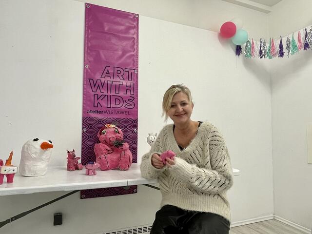 Michaela Wistawel bietet Kinder und Jugendlichen in ihrem Atelier einen Raum, um ihre Kreativität zu entfalten und verschiedene Kunstformen für sich zu entdecken.  | Foto: Salme Taha Ali Mohamed