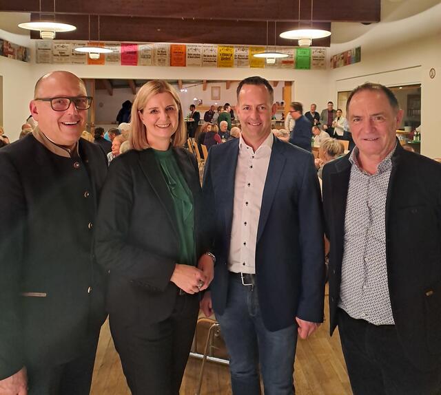 Beim Neujahrsempfang in Mils: GV Peter Grassl, Bgm. Daniela Kampfl, Vizbgm. Daniel Pfeifhofer und Amtsleiter Roland Klingler. | Foto: Gemeinde Mils