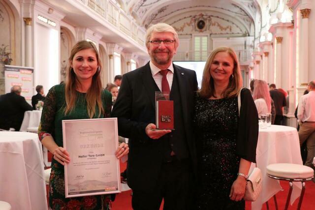 Das erfolgreiche Trio: Brigitte, Lisa und Ewald Holler freuen sich riesig über den Woche-Regionaliätspreis 2019. | Foto: Stefan Matic