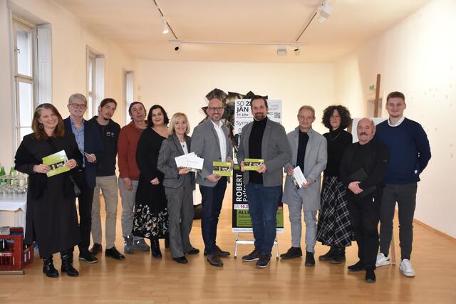 Gemeinsam wurde in der Galerie Marenzi das neue Programm von LeibnitzKult für 2024 vorgestellt. | Foto: Waltraud Fischer