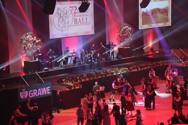 Auf der Hauptbühne und vielen weiteren Stages kann zu unterschiedlichen Gruppen und Stages das Tanzbein geschwungen werden. | Foto: Steirischer Bauernbund