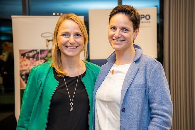Susanne Hartinger und Schwester Ulrike kamen 2018 gemeinsam zur Siegerehrung, um den Regionalitätspreis abzuholen.