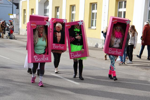 Faschingsumzug 2023: In Enns herrschte am 18. Februar reges Faschingstreiben. | Foto: Herbert Stocker