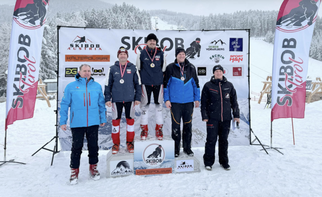 Glungezer-Skibob Kombination Herren: v. l. Marc Frapporti FISB Päsidenet, Markus Achleitner (AUT, Silber), Leonhard Wegmayer (AUT, Gold), Franz Tschümperlin ( SUI, Bronze) und Martin Knapp Skibob Tirol | Foto: Martin Knapp, Nina Knapp, Hannes Sautner, Maximilian Köck, Ploberger Helmut