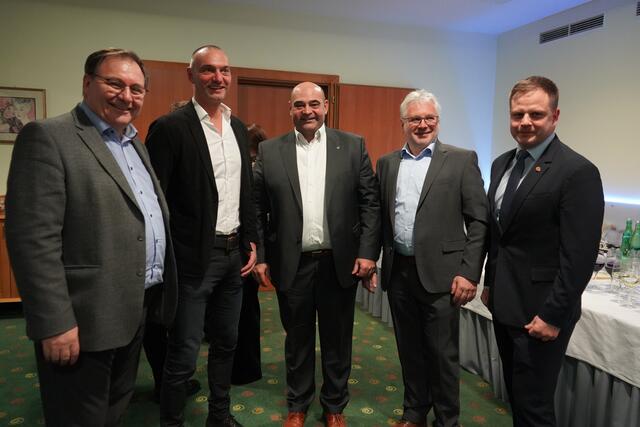 Vertreter der Wirtschaft mit Bezirksobmann Hannes Mosonyi, Christian Temer, Abg. zum Bundesrat Philipp Kohl | Foto: Andrea Glatzer