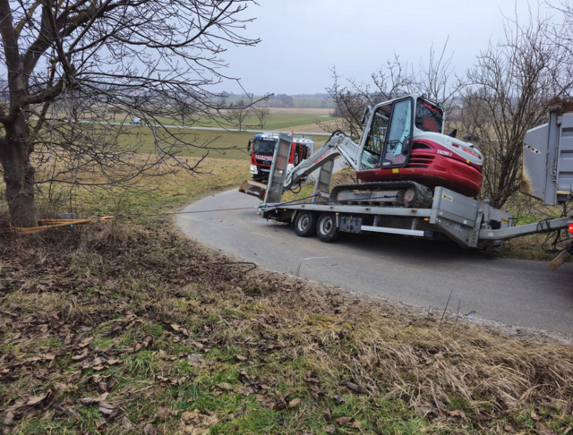 Der LKW konnte rasch geborgen werden. | Foto: Feuerwehr Oberpullendorf