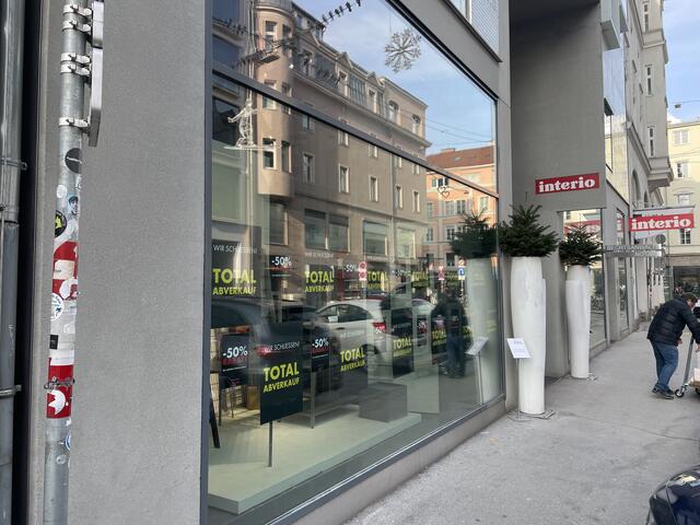 Das Geschäftslokal von Interio in der Erlerstraße wird bereits geräumt. | Foto: BezirksBlätter