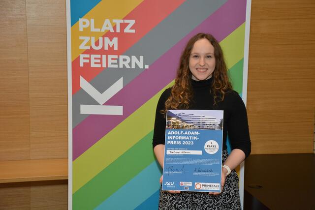 Preisträgerin Katrin Kern freut sich über den ersten Platz. | Foto: Kern
