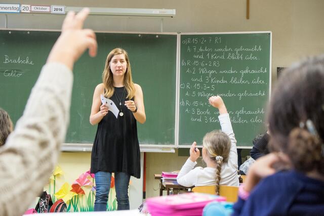 Wie die Bundesregierung am Mittwoch bekannt gab, wird das Bachelorstudium in der Lehramtsausbildung um ein Jahr verkürzt. So wird das Studium sowohl für die Primarstufe (Volksschule) als auch die Sekundarstufe (AHS, BMHS, Mittelschule) künftig aus drei Jahren Bachelor- und zwei Jahren Masterausbildung bestehen. | Foto: Symbolbild: Arnold Burghardt