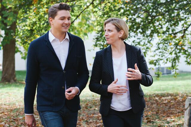 Neos: Niko Swatek mit Parteichefin Beate Meinl-Reisinger | Foto: Frühwirth