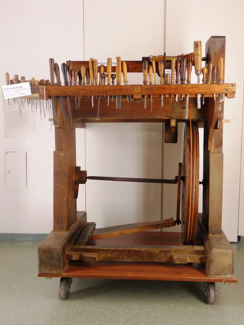 Im 5. Bezirk hat man früher zum Beispiel Schmuck oder Zigarettenhalter aus Bernstein hergestellt. | Foto: Bezirksmuseum Margareten