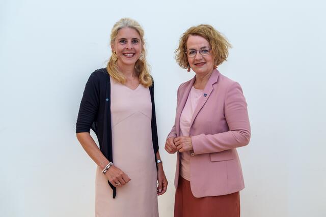 NÖAAB Fachgruppenobfrau der Pflichtschullehrerinnen und Pflichtschullehrer Claudia Andre und NÖAAB Landesobfrau Christiane Teschl-Hofmeister begrüßen Reform

  | Foto: NÖAAB