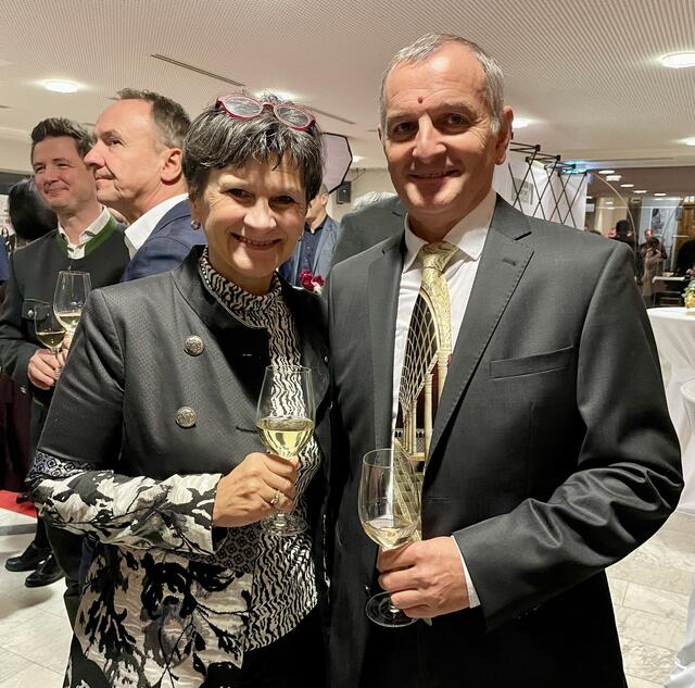Soroptimist Präsidentin Brigitte Hernach mit Gatten Alois (Viva Haus). | Foto: Gady/Fischer