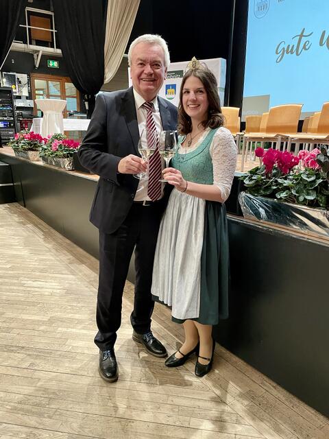 Zwei die sich verstehen: Landeshauptmann Stellvertreter Anton Lang mit Weinhot Marlene. | Foto: Gady/Fischer