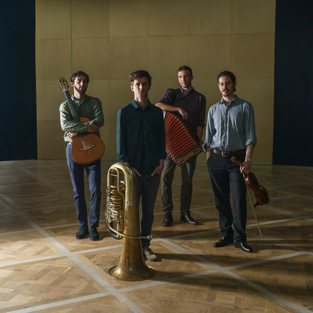 Die vier jungen Musiker von Maxjoseph verbinden Volksmusikelemente mit Jazzharmonien, Klassische Musik mit pulsierenden Rhythmen und Vertrautes mit Fremdem. | Foto: Jessica Elsner