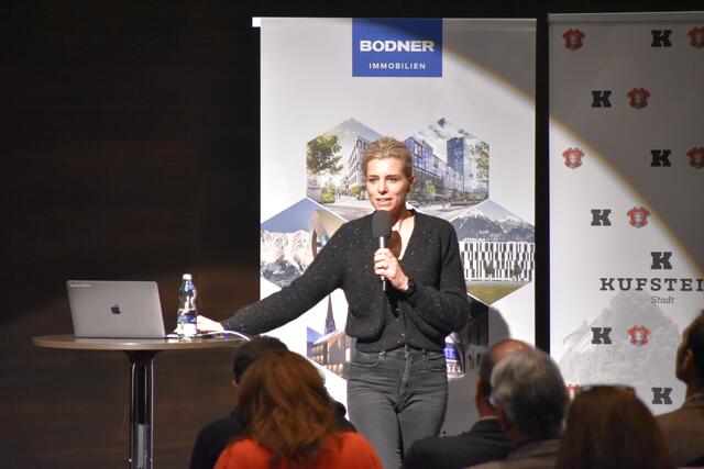 Daniela Allmeier, Stadtplanerin und Geschäftsführerin von "Raumposition.", begrüßte die Bürger im Rahmen der zweiten öffentlichen Veranstaltung im Kultur Quartier. | Foto: Barbara Fluckinger