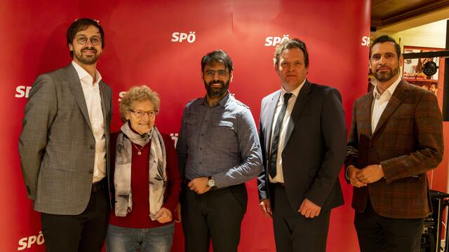 Der neue Ortsgruppenobmann Süleyman Kilic (m.) mit Landesgeschäftsführer Lukas Matt, Irmgard Mark, Landesrat René Zumtobel und Bundesrat Daniel Schmid (v.l.) | Foto: SPÖ