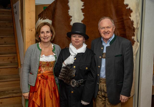 Vlnr.: Andrea Egger, Rauchfangkehrerin und Erich Egger. | Foto: Nikolaus Faistauer Photography