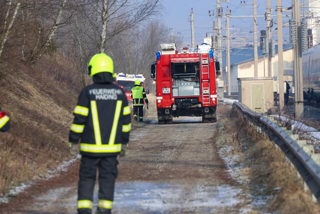 In Krenglbach wurde ein Mann samt seinem Hund beim Spazierengehen von einem ICE-Schnellzug erfasst.