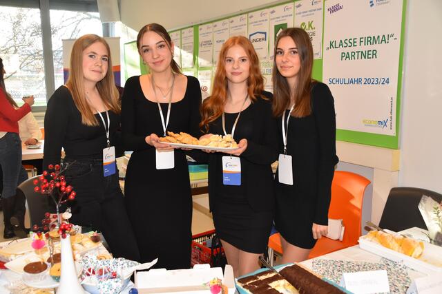 Selbstgemachte Mehlspeisen gab es in der BHAK/BHAS Oberwart. | Foto: Michael Strini