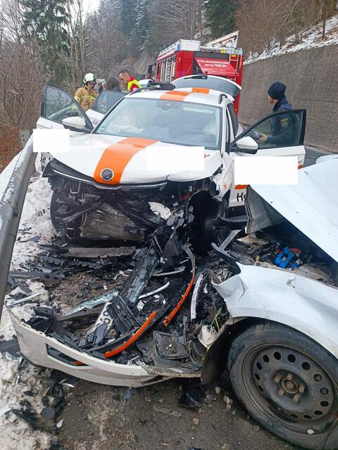 Bei einer Kollision auf der Eiberg-Bundesstraße bei Söll wurden drei Personen verletzt. | Foto: ZOOM.Tirol
