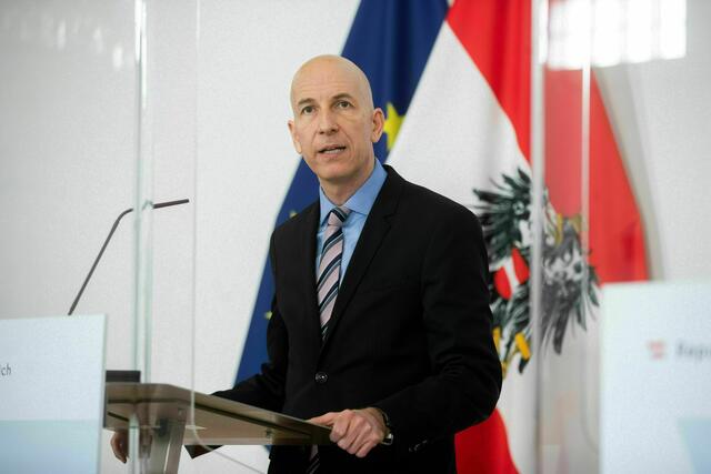 Arbeits- und Wirtschaftsminister Martin Kocher (ÖVP) erkennt in den steigenden Gewerbeanmeldungen einen "Trend zur Selbstständigkeit" sowie ein "gutes Zeichen" für Österreichs Wirtschaft. | Foto: Christopher Dunker/BKA