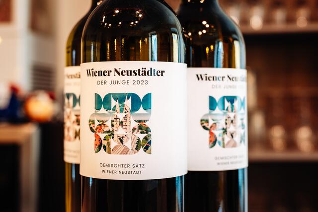 Der Junge Wiener Neustädter mit seinem neuen Etikett. | Foto: busyshutters