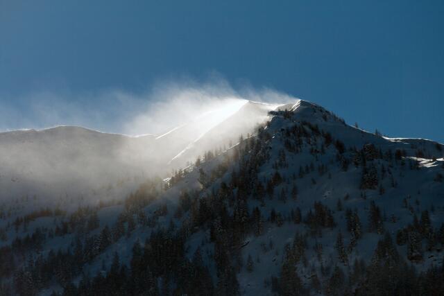 Bild 05: Sichtbarer Wind infolge Schneeverwehungen. Wintermonate sind bekanntlich windreicher als die Sommermonate! | Foto: © by Ing. Günter Kramarcsik