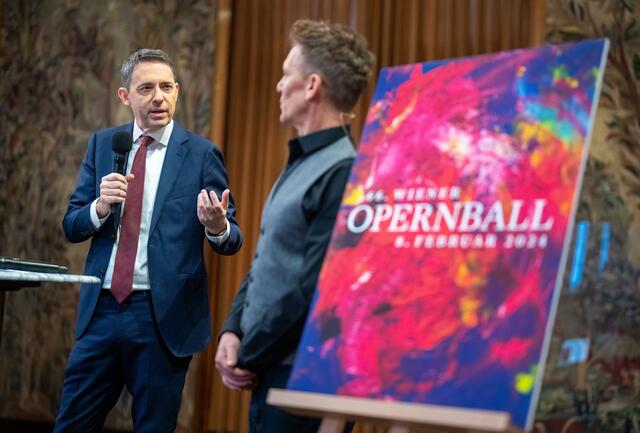 Staatsoperndirektor Bogdan Roščić und Moderator Andi Knoll bei der PK am Freitag. | Foto: GEORG HOCHMUTH / APA / picturedesk.com