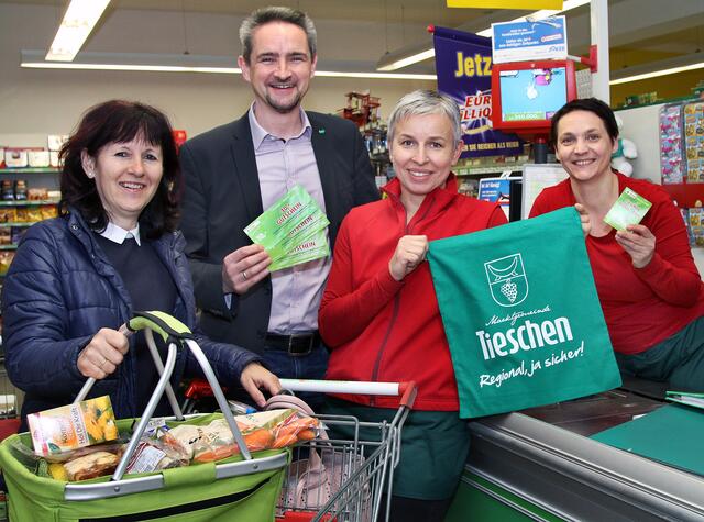 In Tieschen lohnt sich etwa der Einkauf im Kaufhaus Puntigam gleich zweifach.  | Foto: Marktgemeinde Tieschen