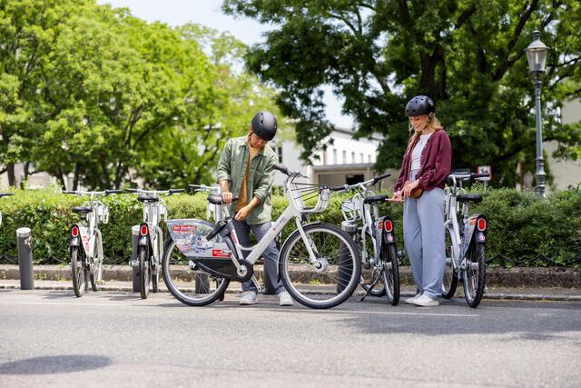 Wer ab dem 1. März 2024 auf eines der WienMobil Räder zugreifen möchte, der muss tiefer in die Tasche greifen. | Foto: Wiener Linien