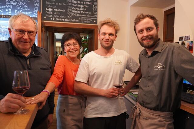 Weine aus Südtirol beim Weinstammtisch am Donnerstag in der Weinbar Zum echten Leben mit Franz Kast, Sissy Böhm, Jakob Kast und Günther Thiel | Foto: Andrea Glatzer