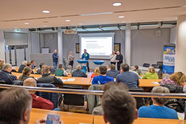 Beim Informationsabend herrschte reges Interesse. | Foto: Martin Meieregger