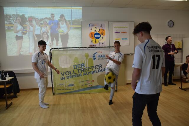 In der BHAK/BHAS Oberwart wurde auch Fußball "gespielt". | Foto: Michael Strini