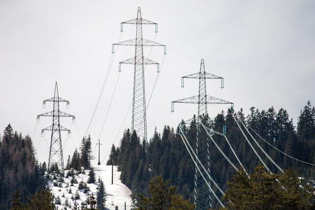 Bild 16: Stromautobahnen auf der Venet Südseite | Foto: © by Ing. Günter Kramarcsik