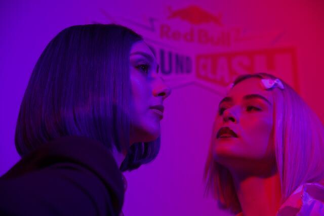 Salzburgerin Mathea (rechts) und die Deutsche Elif singen in einem musikalischen Battle am 10. Februar in Wien gegeneinander - das Publikum wählt die Siegerin. | Foto: Red Bull