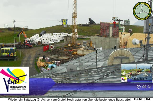 Bild 10: Beim Bau der Gipfelhütte schafften es Schwerlastfahrzeuge bis zum Gipfel auf der vorhandenen Baustraße. | Foto: © by Ing. Günter Kramarcsik