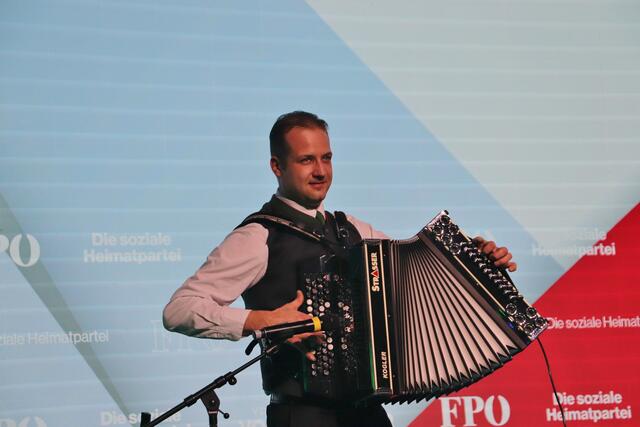 Musikalische Zwischeneinlage: Weltmeister auf der steirischen Harmonika Rene Kogler | Foto: Edith Ertl