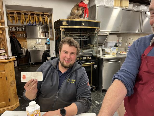 Der glückliche Steak-Gewinner war Florian Gombocz. | Foto: RegionalMedien