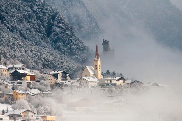 Bild 11: Wintereinbruch in Stanz mit Burg Schrofenstein | Foto: © by Ing. Günter Kramarcsik