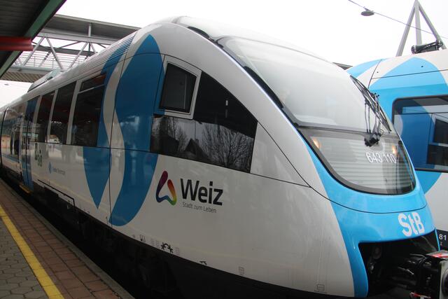 Eine der drei neuen Zuggarnituren wurde auf den Namen "Weiz" getauft. | Foto: RegionalmedienSteiermark/Hofmüller