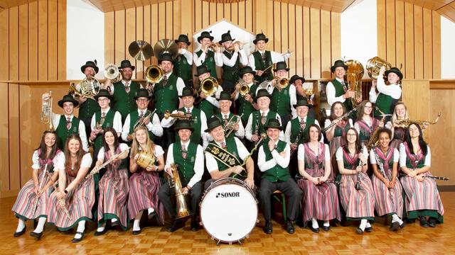Für die Musikerinnen und Musiker des Ortsmusikkapelle Obertraun steht mit dem Sockenball am 3. Februar auch organisatorisch einiges an der Tagesordnung. | Foto: Schöpf