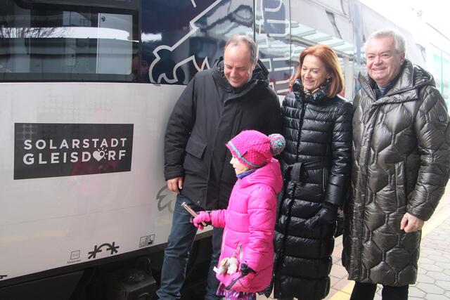 NARAbg. und Bgm. von Gleisdorf Christoph Stark, LR Simone Schmiedtbauer und LH Stv. Anton Lang (v.l.) tauften auch den Zug "Solarstadt Gleisdorf". | Foto: RegionalmedienSteiermark/Hofmüller