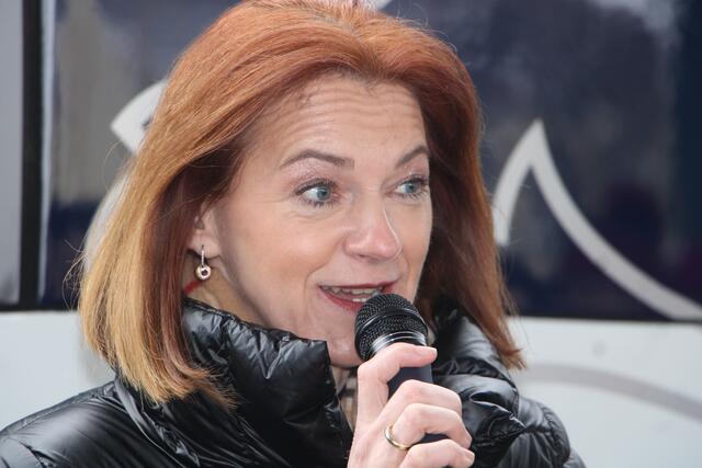 Der Umstieg auf die Schiene wird mit den neuen Zügen noch attraktiver gemacht, so Landesrätin Simone Schmiedtbauer.  | Foto: RegionalmedienSteiermark/Hofmüller