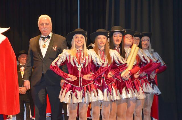 Raimund Plautz mit Gardemädchen