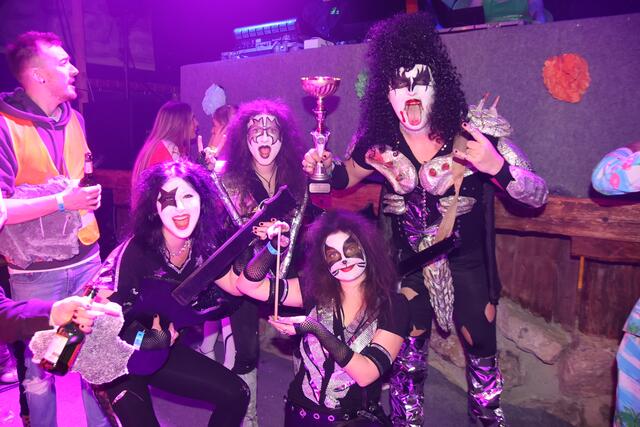 Für Aufsehen sorgte in Abersee die Gruppe Kiss.