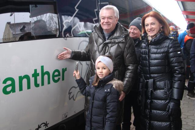 LH Stv. Anton Lang und Landesrätin Simone Schmiedtbauer kamen zur Zugtaufe nach Weiz. | Foto: RegionalmedienSteiermark/Hofmüller
