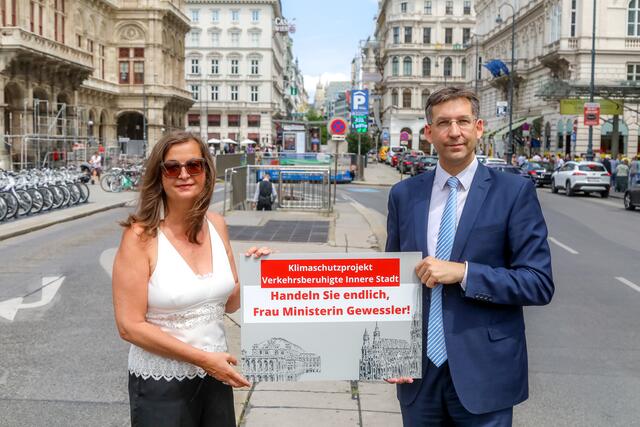 Stadträtin Ulli Sima (SPÖ) und Bezirkschef Markus Figl (ÖVP) forderten Ministerin Leonore Gewessler (Grüne) mehrmals öffentlich zum Handeln auf. Doch nun ist es die Bundes-ÖVP, die das Vorhaben bremst. | Foto: PID/Christian Fürthner