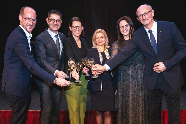 Landesrat Mario Gerber, WK-Bezirksobmann Michael Gitterle, WK-Präsidentin Barbara Thaler, WK-Direktorin Evelyn Geiger-Anker, WK-Bezirksstellenleiter-Stv. Stephanie Fritz und Landeshauptmann Anton Mattle (v.l.). | Foto: Kollreider