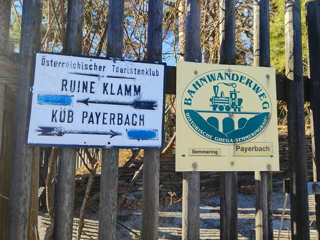 wir gehen weiter Richtung Payerbach, die Markierung ist jetzt blau | Foto: I.Wozonig